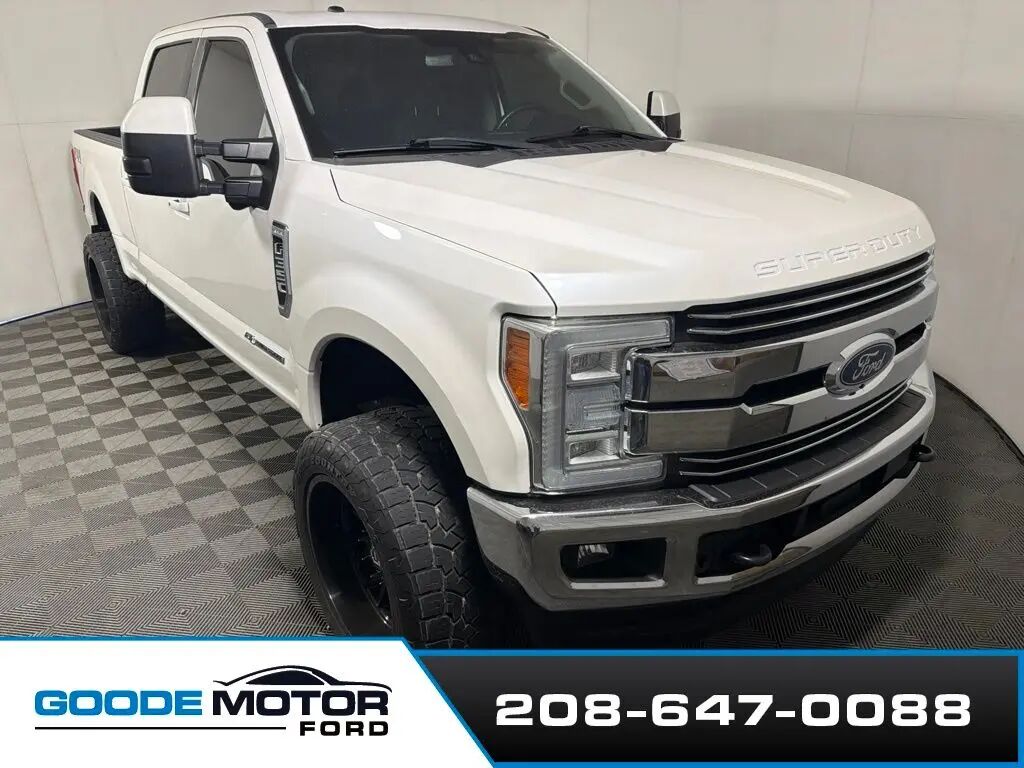 2017 Ford F-350 Super Duty Lariat — photo 1 of 13
