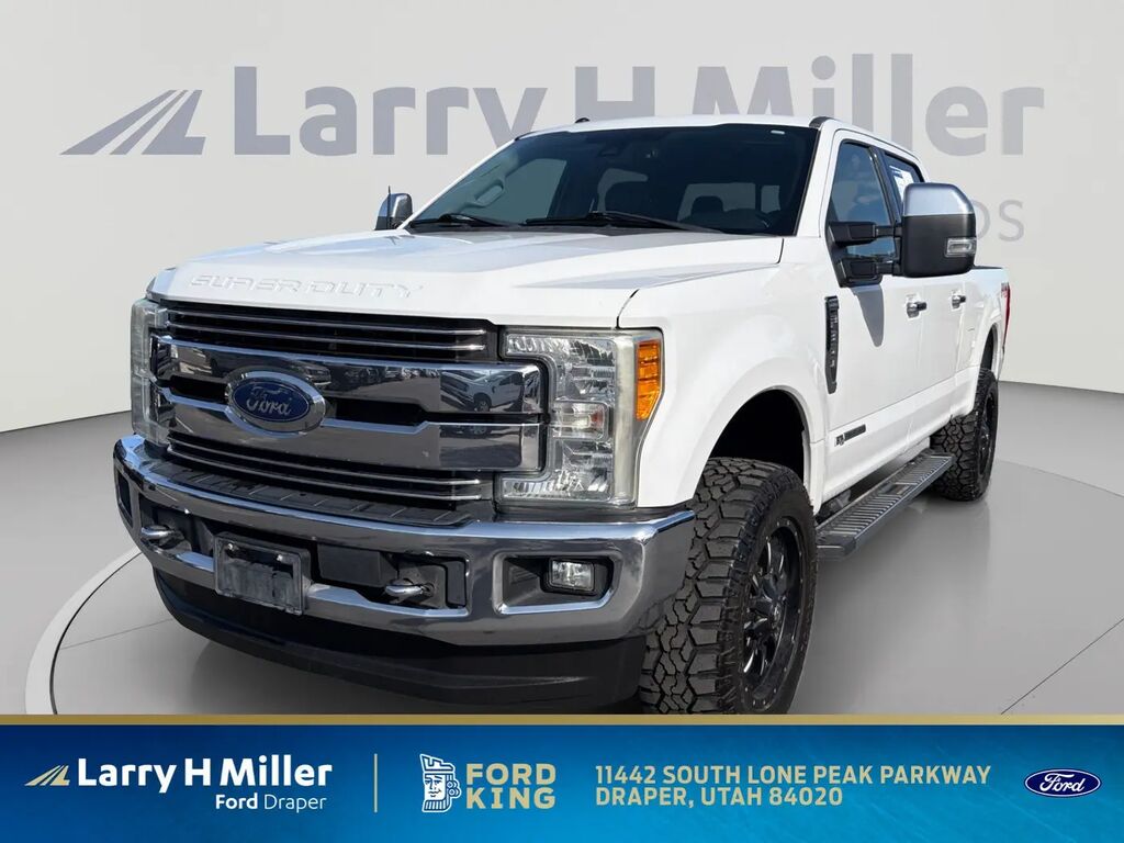 2017 Ford F-350 Super Duty Lariat — photo 1 of 13