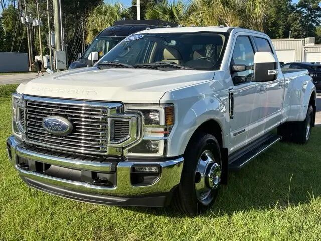 2022 Ford F-350 Super Duty Lariat — photo 1 of 13