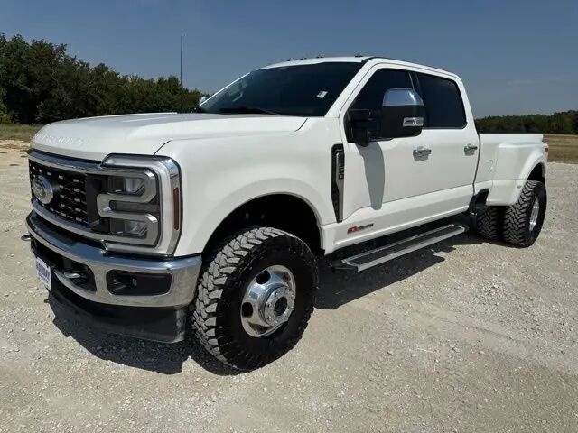 2024 Ford F-350 Super Duty Lariat — photo 1 of 13
