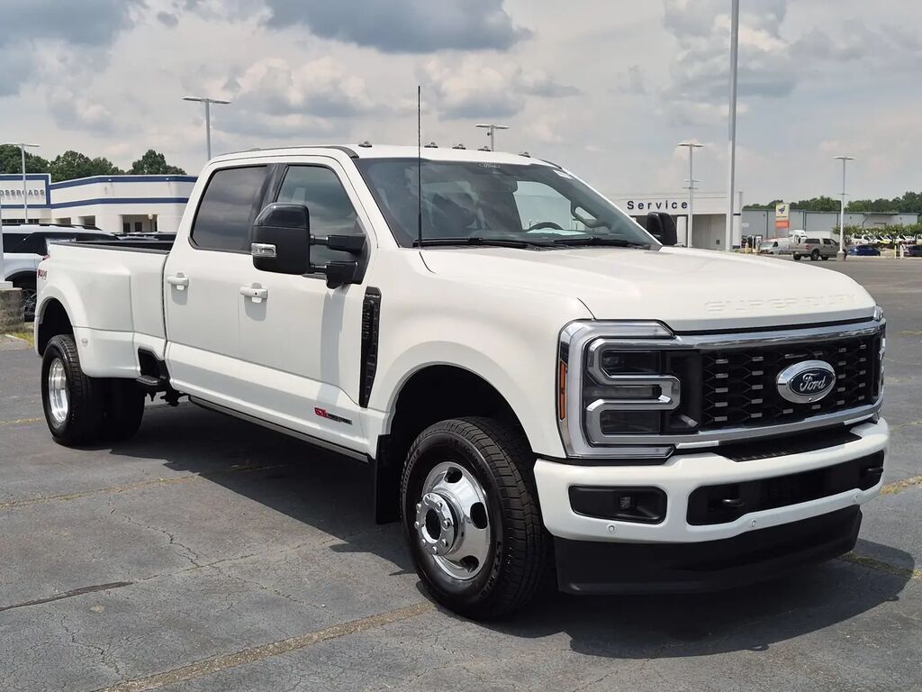 2025 Ford F-350 Super Duty Platinum — photo 1 of 13