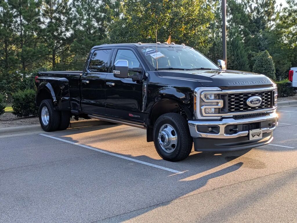 2026 Ford F-350 Super Duty Lariat — photo 1 of 13