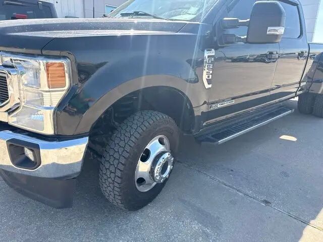 2022 Ford F-350 Super Duty Lariat — photo 1 of 13
