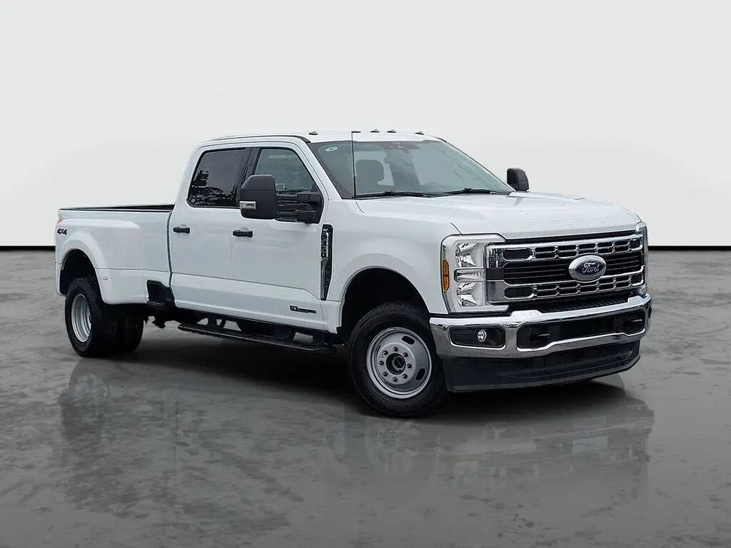 2026 Ford F-350 Super Duty XLT — photo 1 of 12