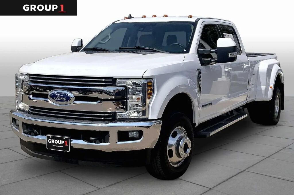 2019 Ford F-350 Super Duty Lariat — photo 1 of 13