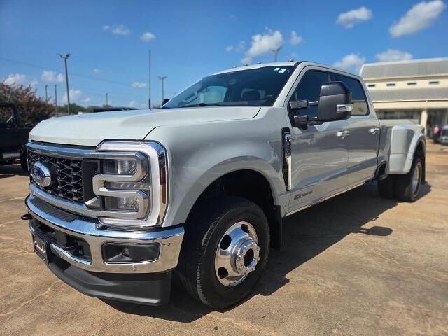 2025 Ford F-350 Super Duty Lariat