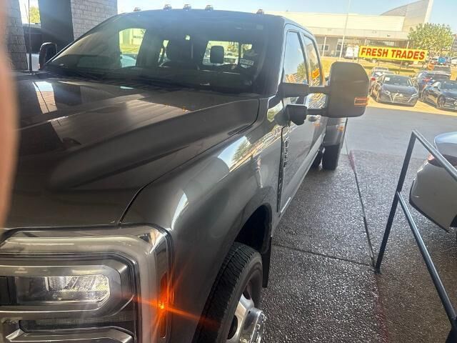 2025 Ford F-350 Super Duty Lariat
