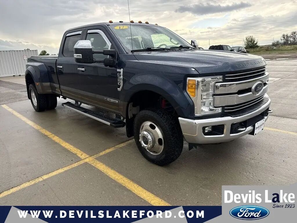 2017 Ford F-350 Super Duty Lariat — photo 1 of 13