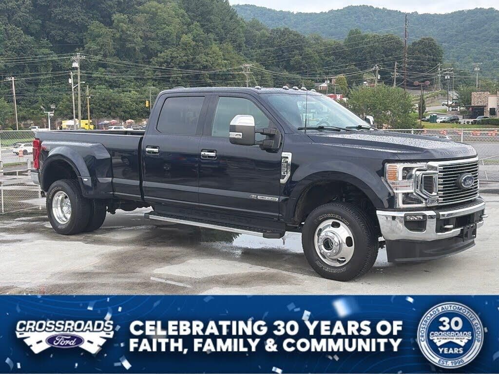 2022 Ford F-350 Super Duty Lariat — photo 1 of 1