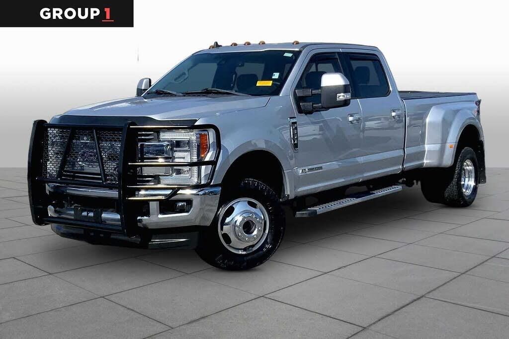 2019 Ford F-350 Super Duty Lariat — photo 1 of 1