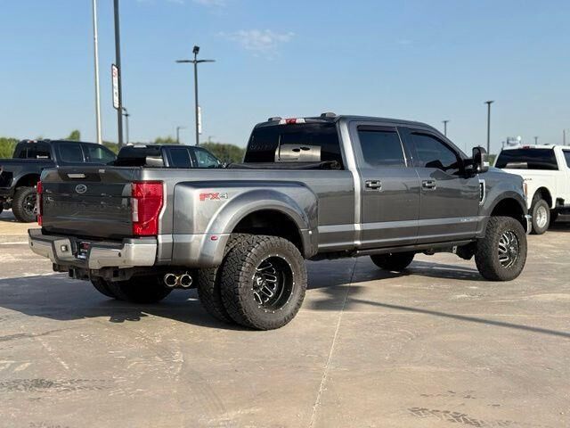 2020 Ford F-350 Super Duty Lariat — photo 1 of 6
