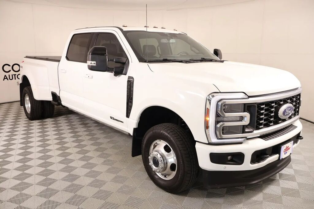 2025 Ford F-350 Super Duty Platinum — photo 1 of 13