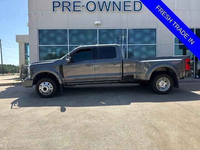 2025 Ford F-450 Super Duty Platinum