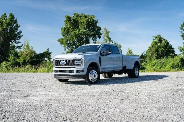 2026 Ford F-450 Super Duty Platinum