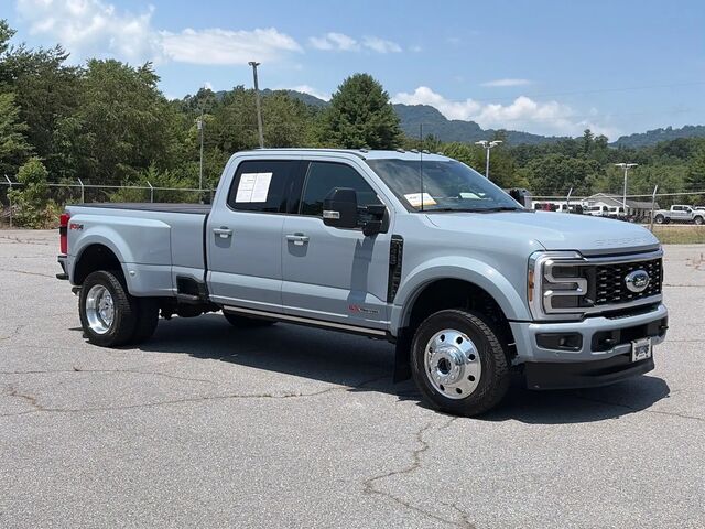 2025 Ford F-450 Super Duty Platinum