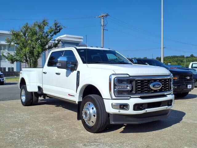 2025 Ford F-450 Super Duty Platinum