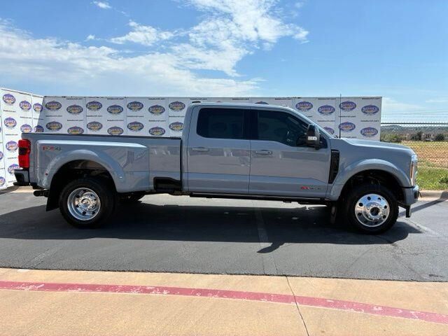 2026 Ford F-450 Super Duty Platinum
