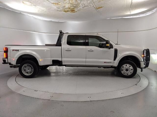 2026 Ford F-450 Super Duty Platinum