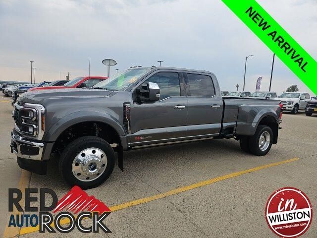 2025 Ford F-450 Super Duty Lariat