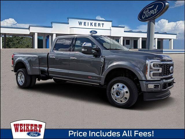 2026 Ford F-450 Super Duty Platinum