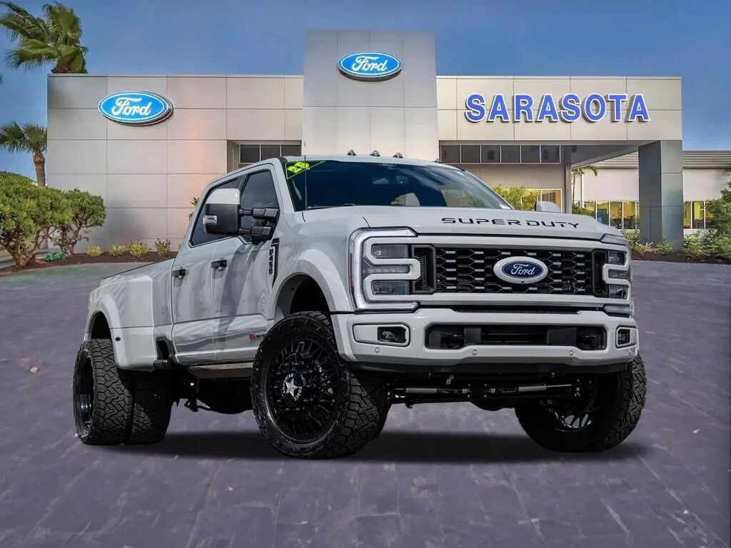 2025 Ford F-450 Super Duty Platinum — photo 1 of 13