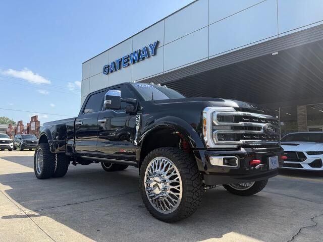 2026 Ford F-450 Super Duty Platinum