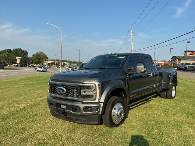 2026 Ford F-450 Super Duty Platinum