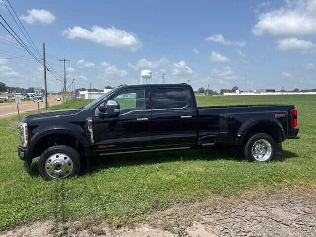 2025 Ford F-450 Super Duty Platinum