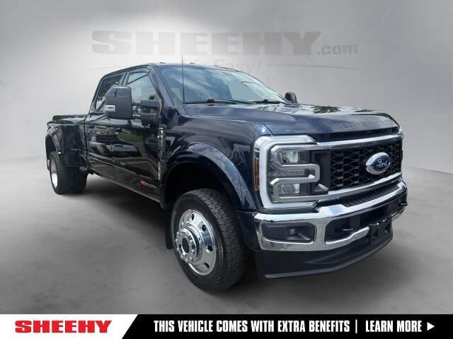 2024 Ford F-450 Super Duty Lariat — photo 1 of 3