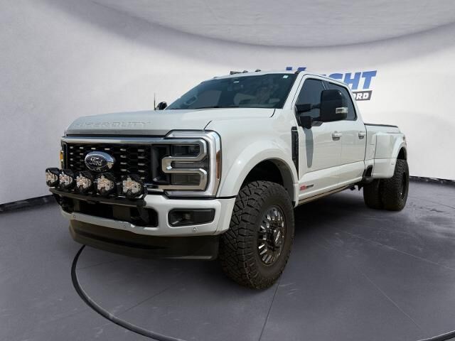 2025 Ford F-450 Super Duty Platinum