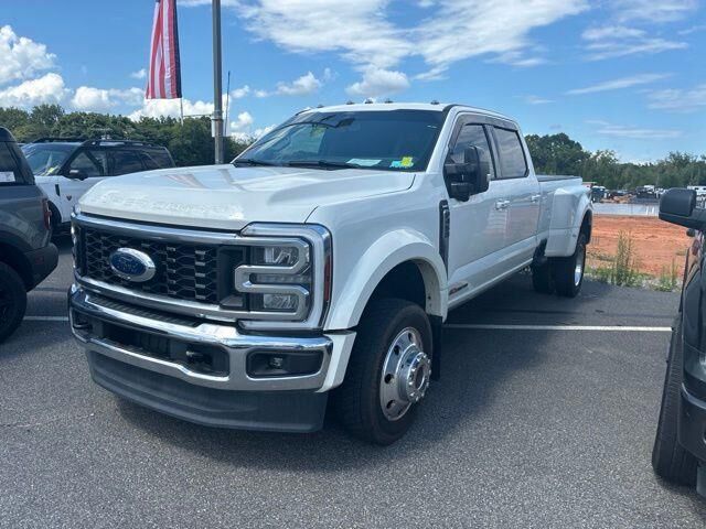 2025 Ford F-450 Super Duty Lariat
