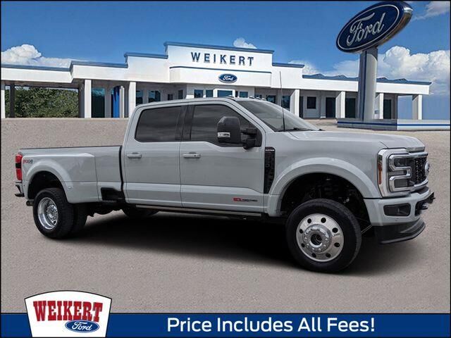 2025 Ford F-450 Super Duty Platinum