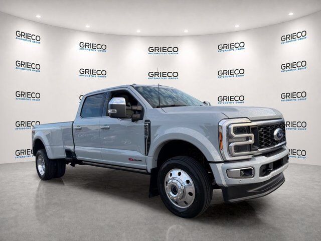 2026 Ford Super Duty F-450 DRW Platinum — photo 1 of 10