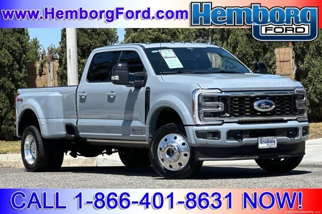 2025 Ford F-450 Super Duty Platinum