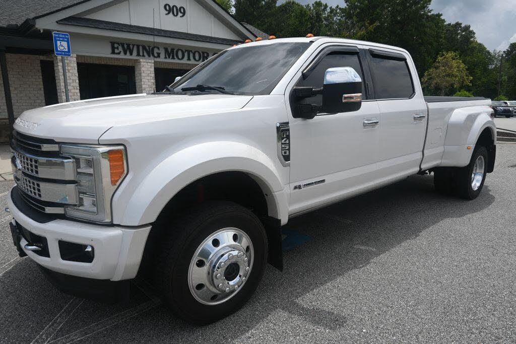 2017 Ford F-450 Super Duty Platinum — photo 1 of 1