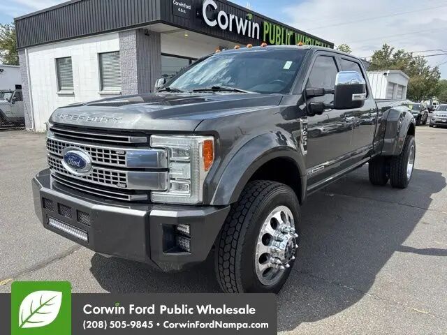 2017 Ford F-450 Super Duty Platinum — photo 1 of 6