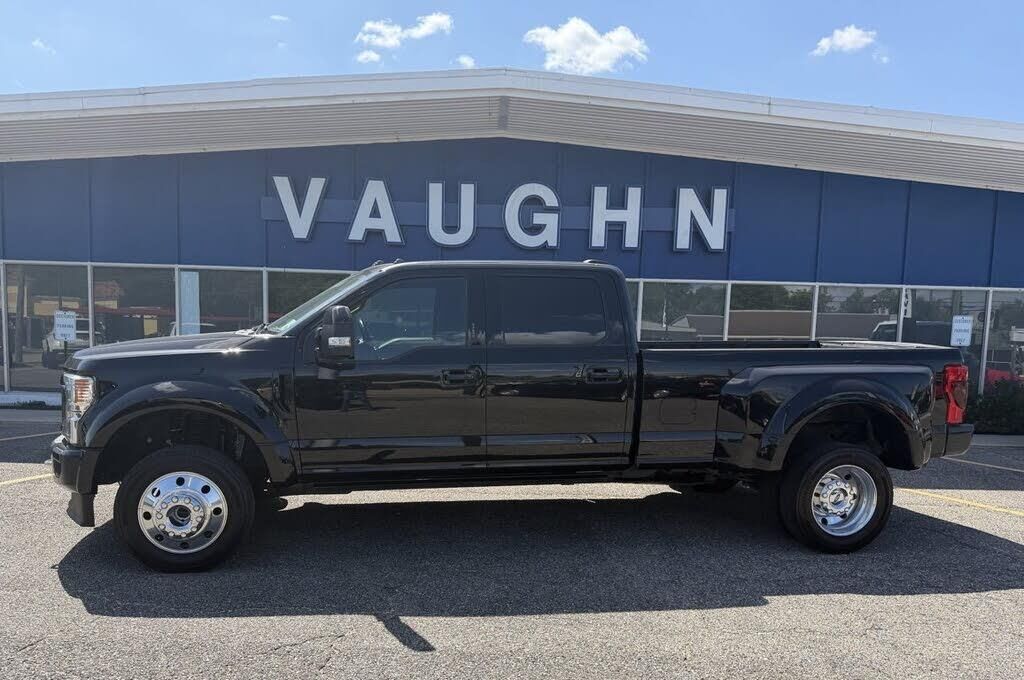 2022 Ford F-450 Super Duty Platinum — photo 1 of 1