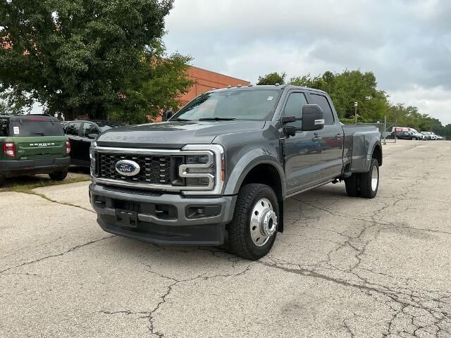 2025 Ford F-450 Super Duty Platinum