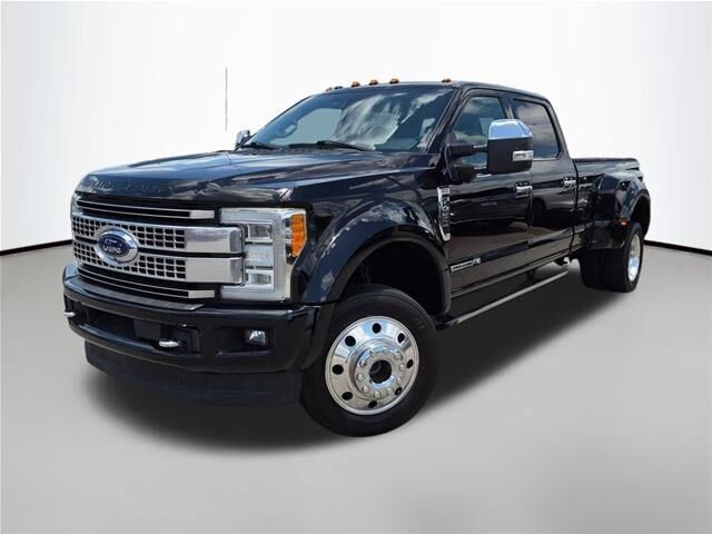 2017 Ford F-450 Super Duty Platinum — photo 1 of 13