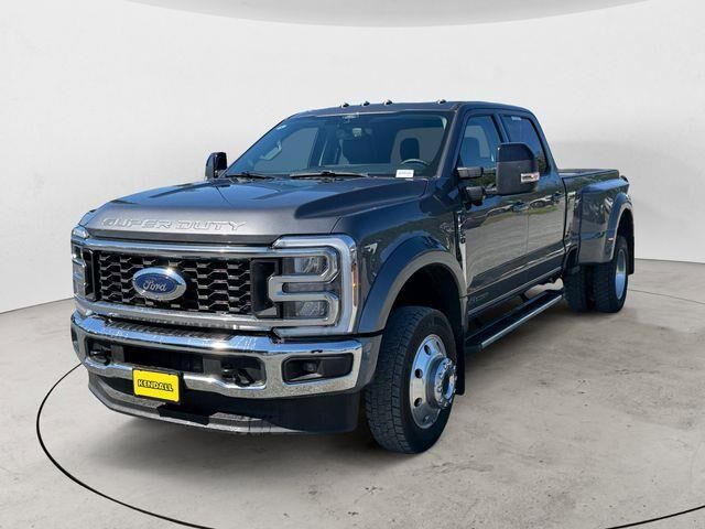 2025 Ford F-450 Super Duty Lariat — photo 1 of 13