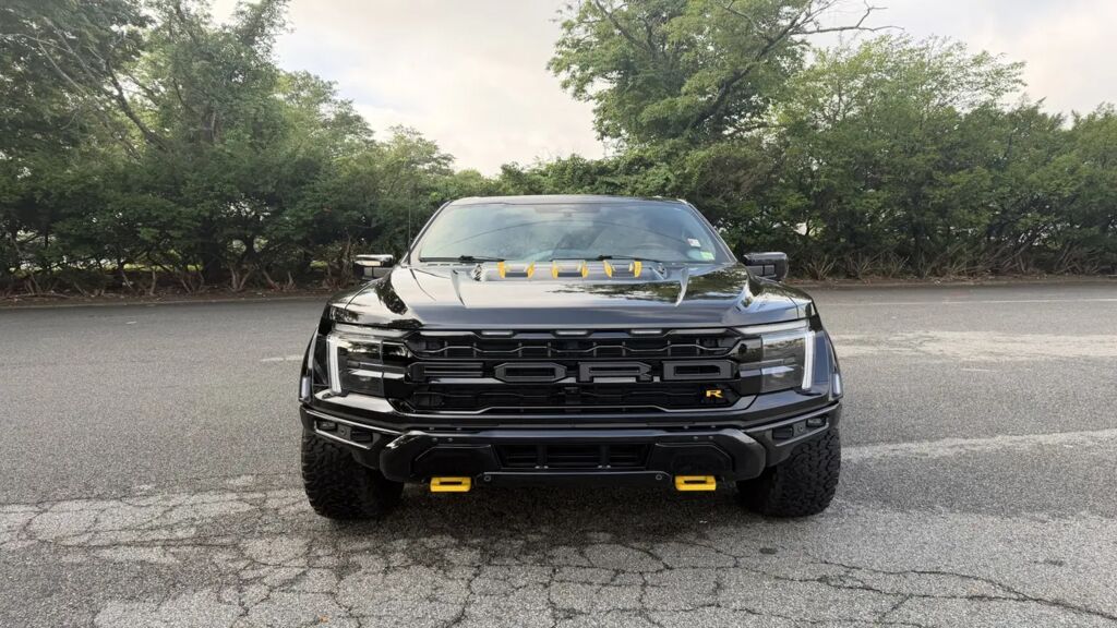 2025 Ford F-150 Raptor — photo 1 of 15