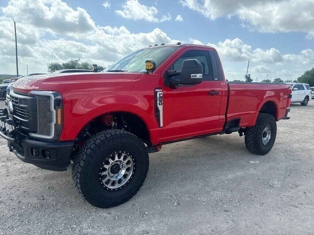 2025 Ford F-350 Super Duty XLT — photo 1 of 1