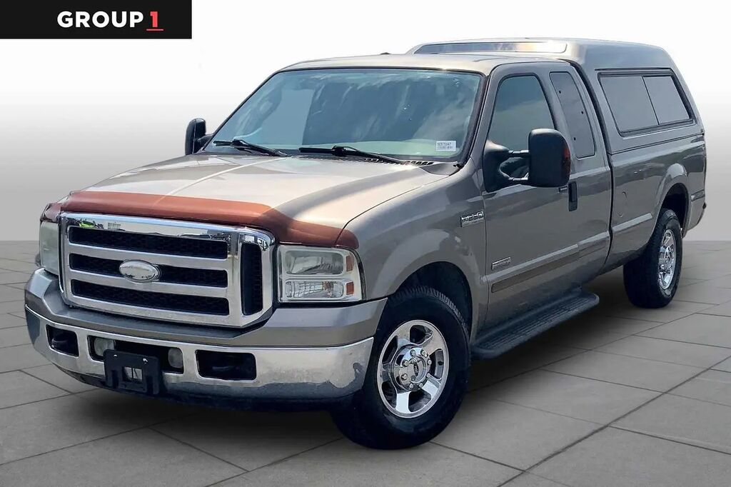 2005 Ford F-250 Super Duty Lariat — photo 1 of 13