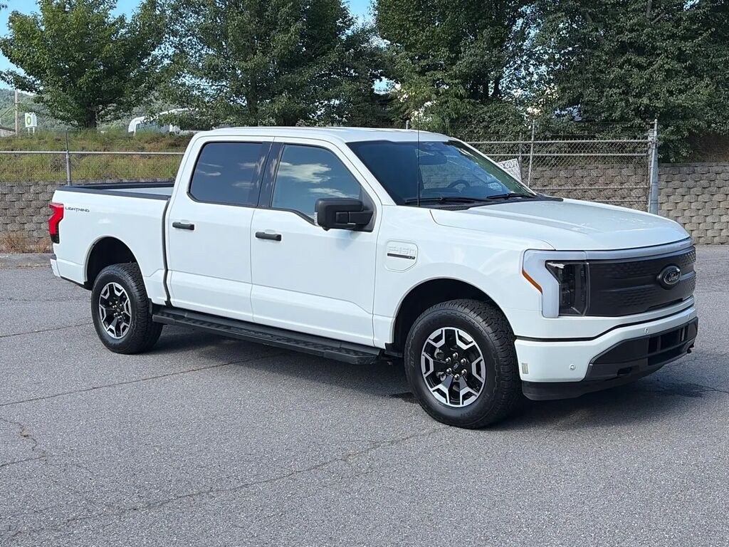 2023 Ford F-150 Lightning XLT — photo 1 of 13