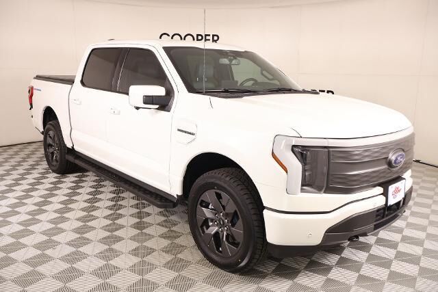 2023 Ford F-150 Lightning Lariat — photo 1 of 13