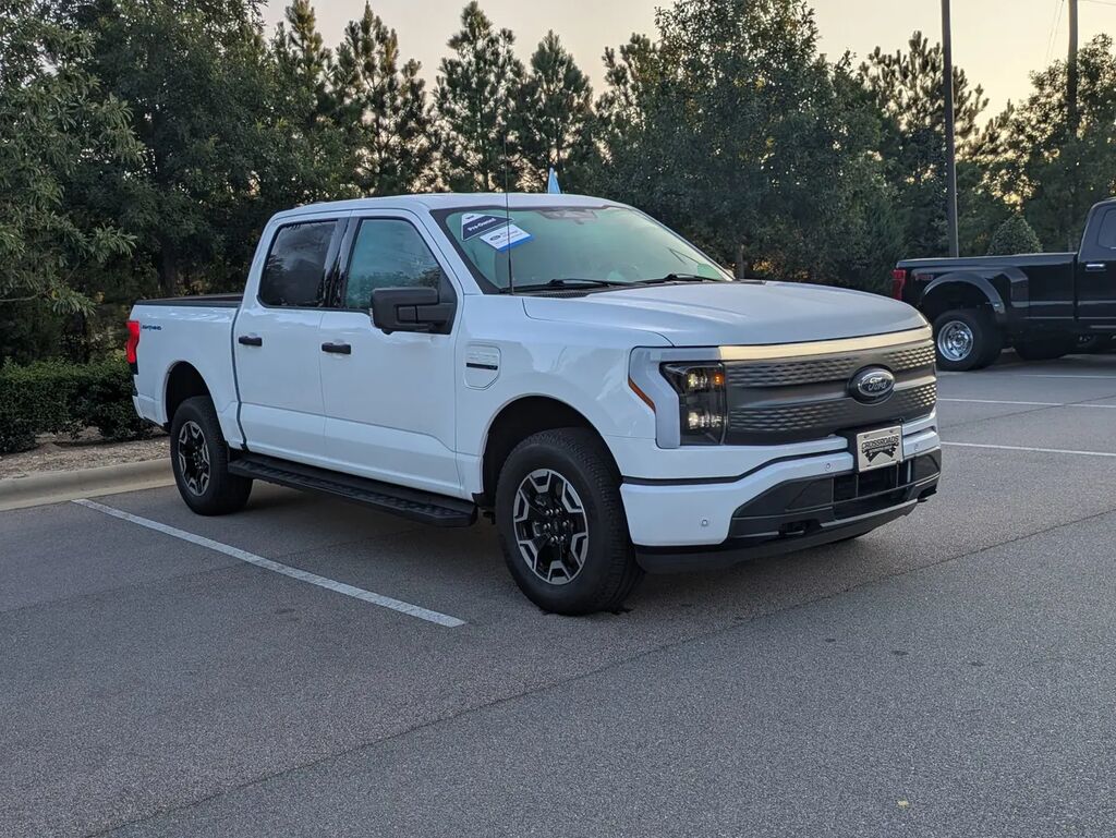 2023 Ford F-150 Lightning XLT — photo 1 of 1