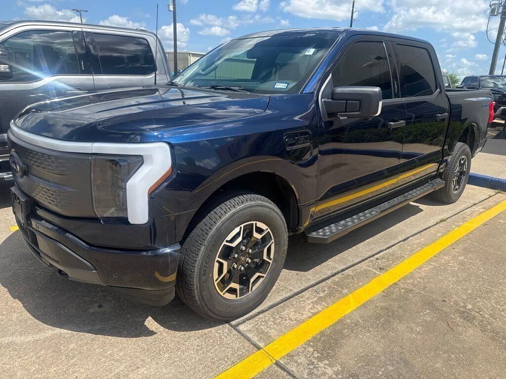 2023 Ford F-150 Lightning XLT — photo 1 of 1