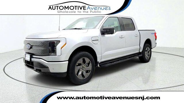 2023 Ford F-150 Lightning XLT — photo 1 of 13