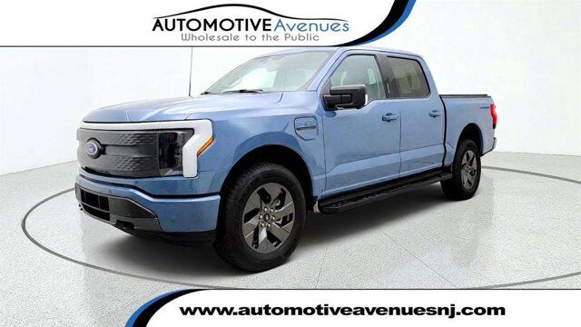 2023 Ford F-150 Lightning XLT — photo 1 of 13