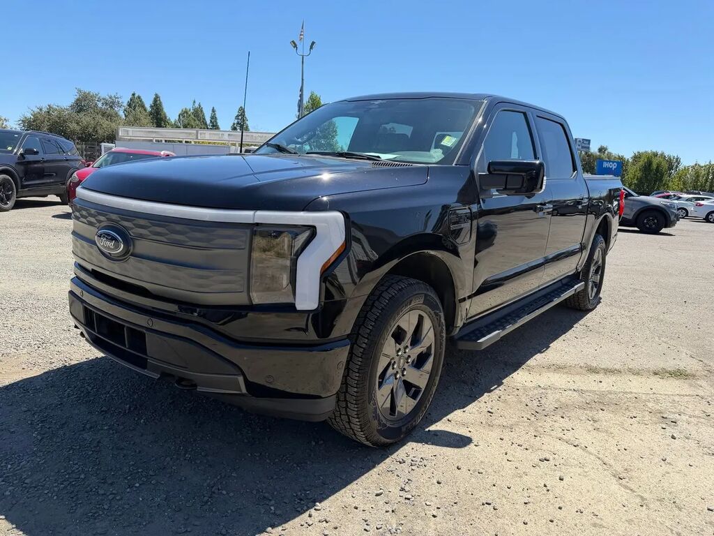 2023 Ford F-150 Lightning Lariat — photo 1 of 12